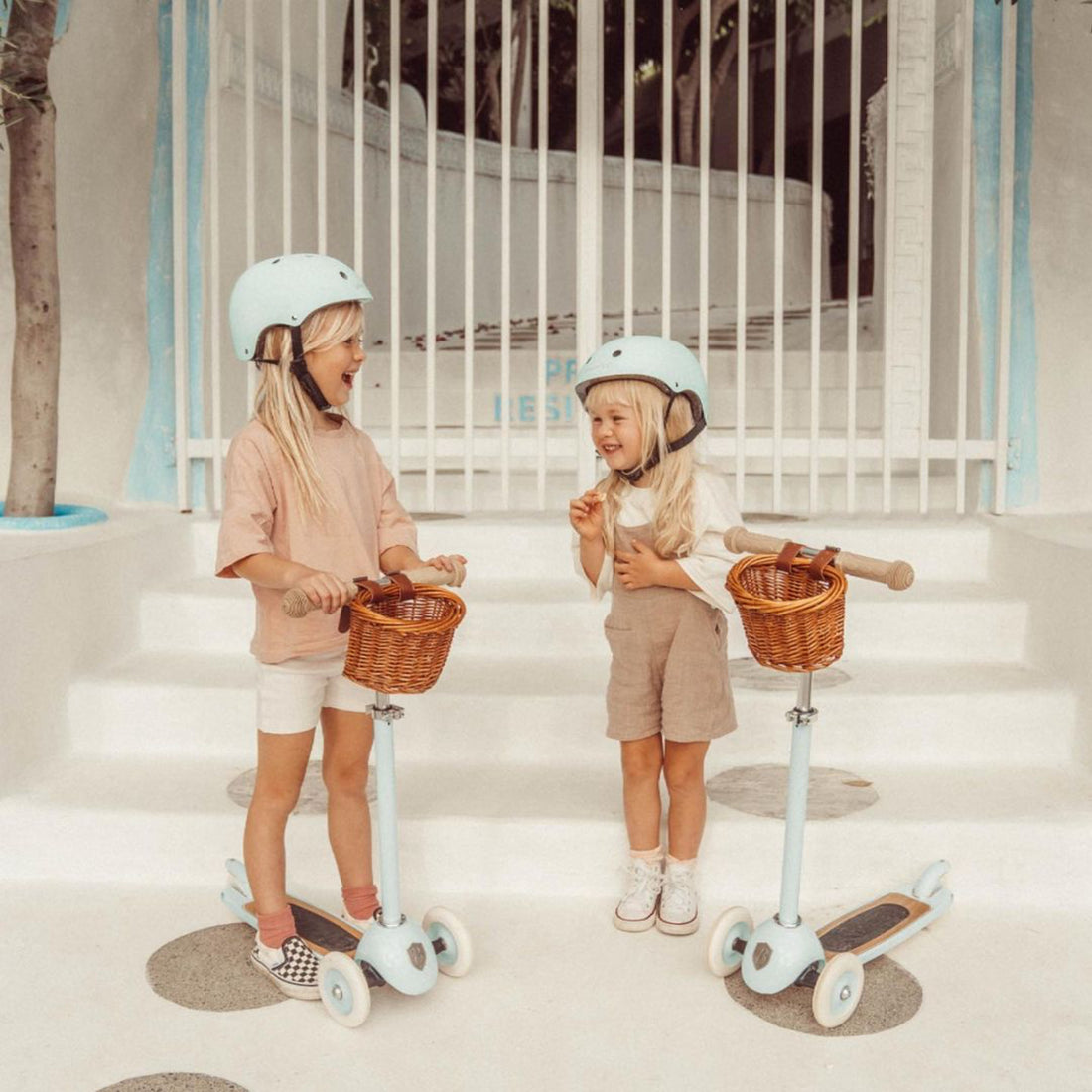 Banwood Scooter with Basket - Mint