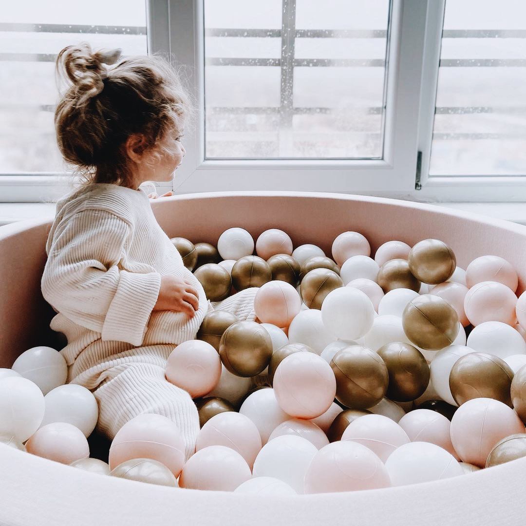 Larisa & Pumpkin Powder Ball Pit - Powder/Gold/White Balls