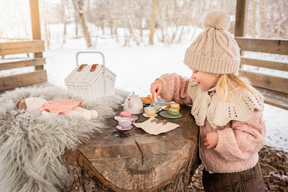 Jabadabado Picnic Basket with tin tea set