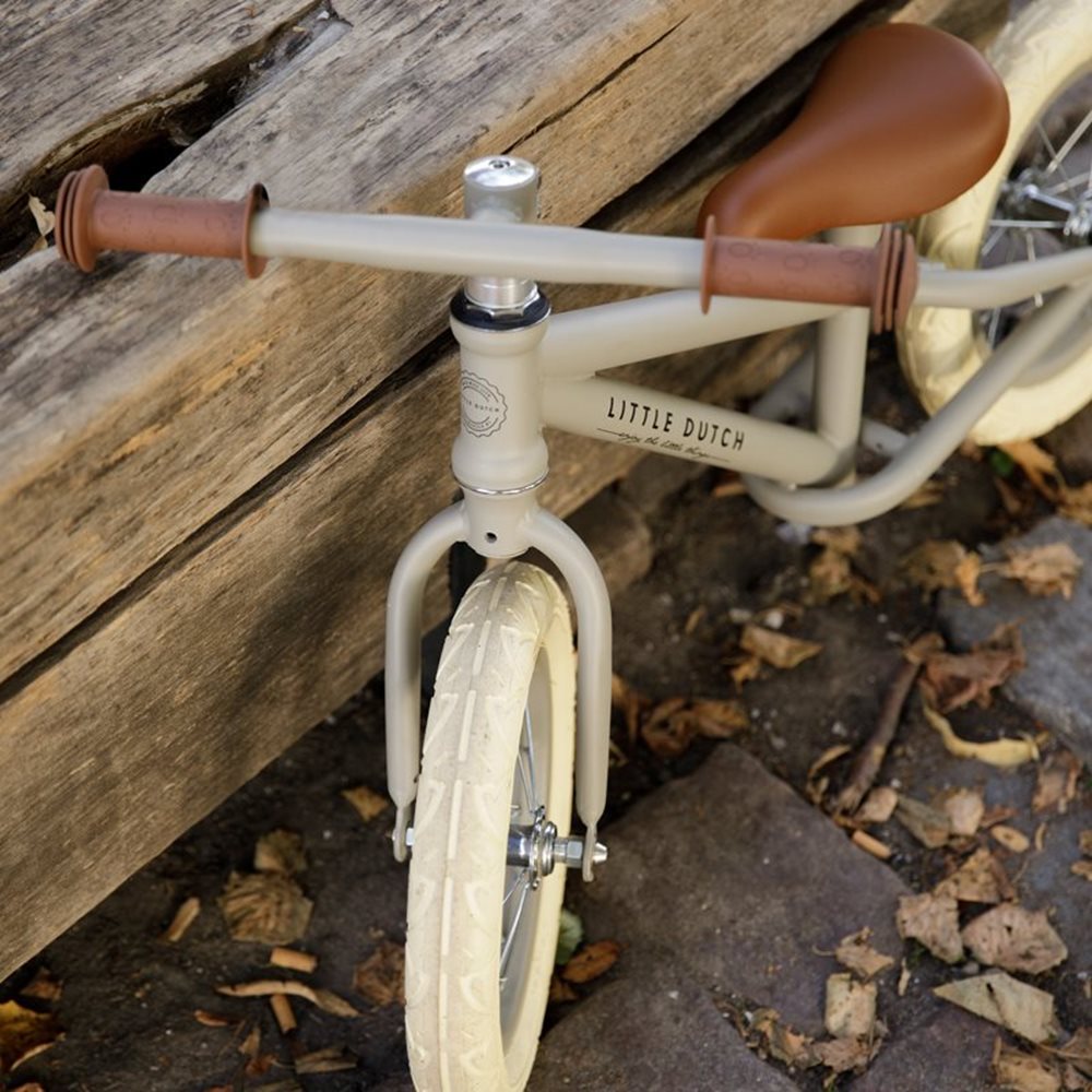 Little clearance balance bike