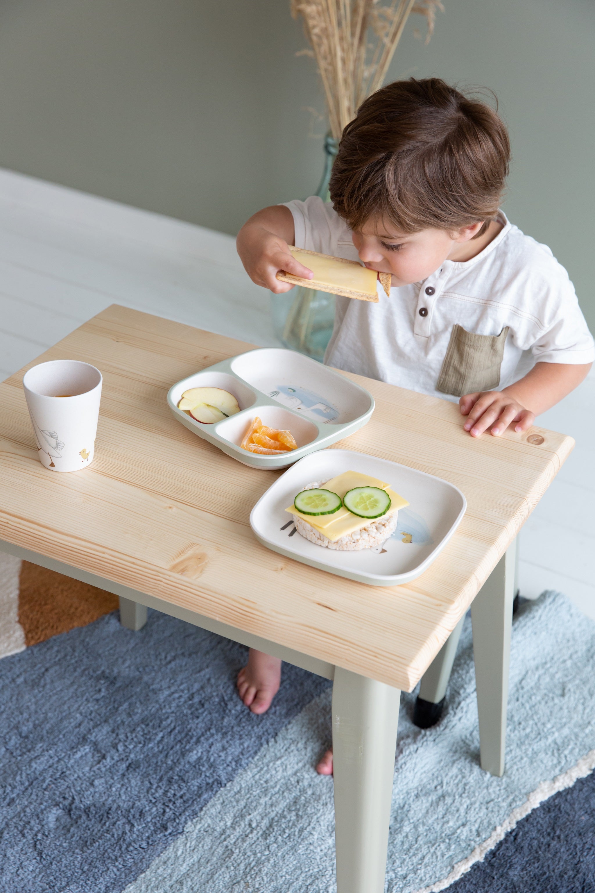 Little boy hotsell table and chairs