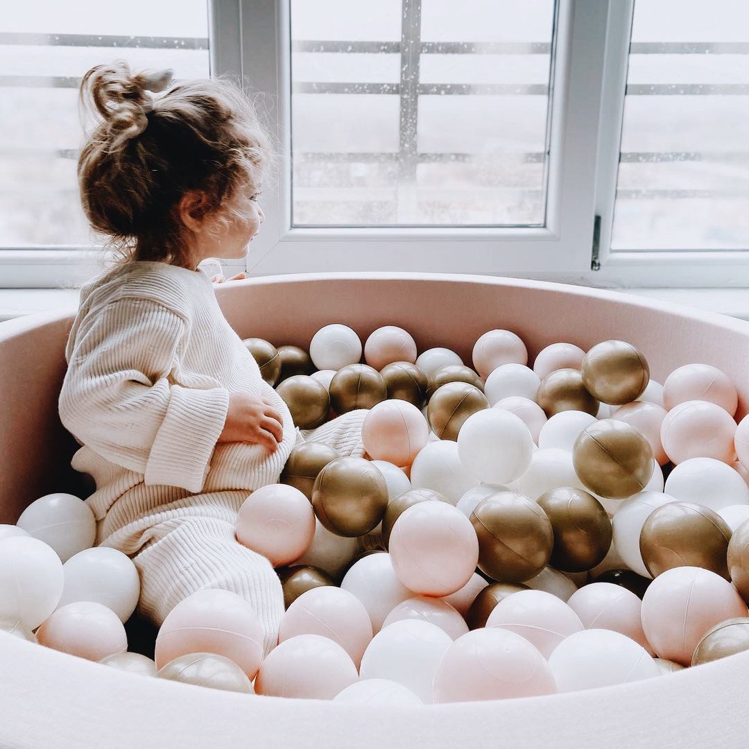 Larisa &amp; Pumpkin Powder Ball Pit - Powder/Gold/White Balls